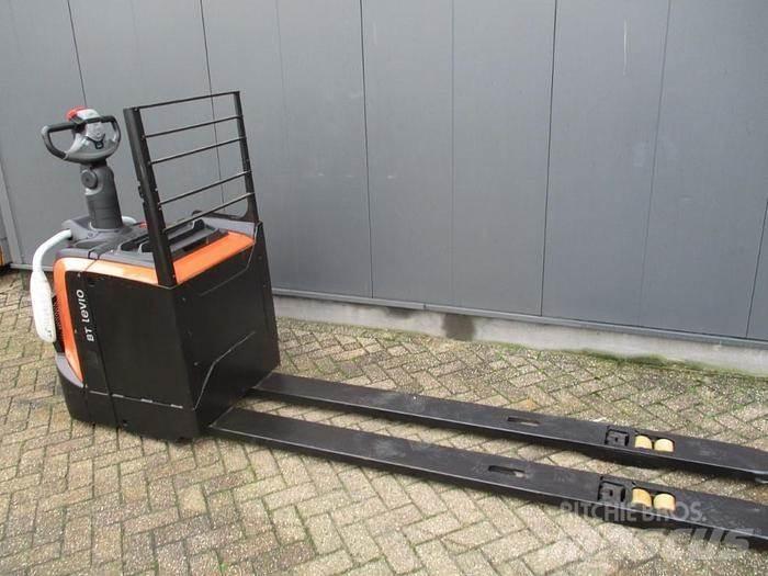 Toyota LPE 250 Porta-paletes com plataforma
