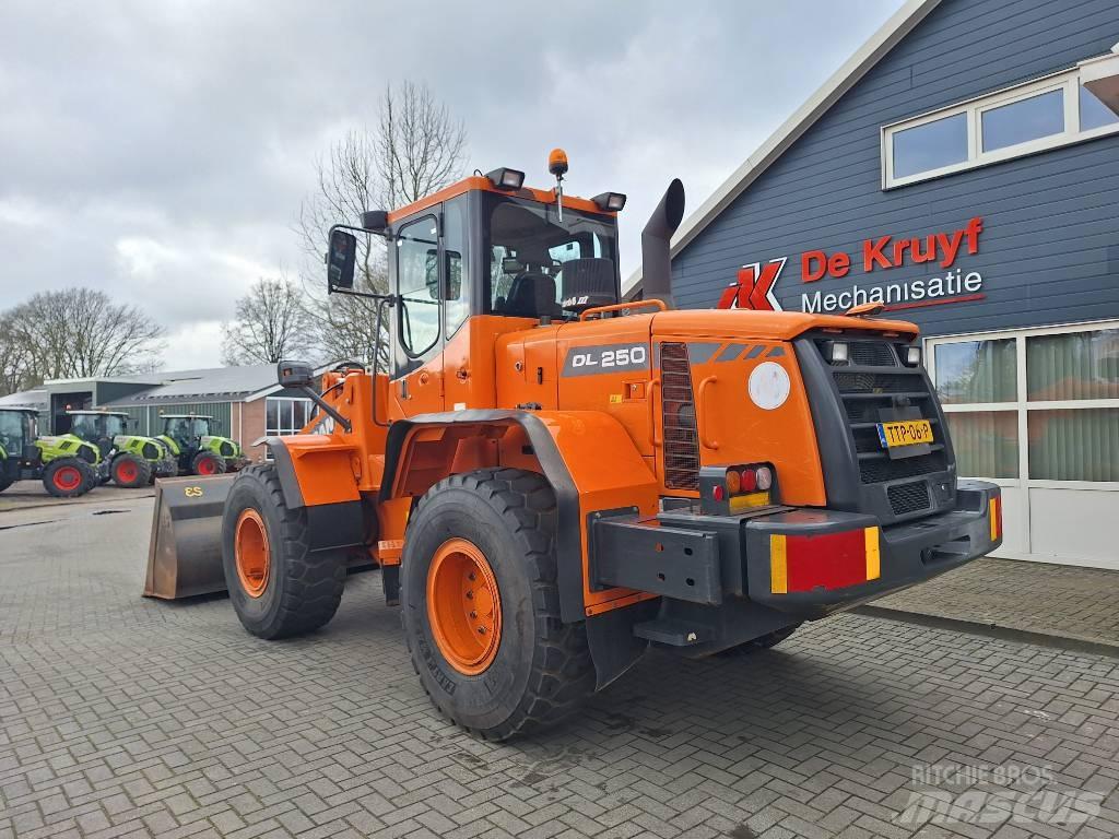 Doosan DL250 Carregadeiras de rodas