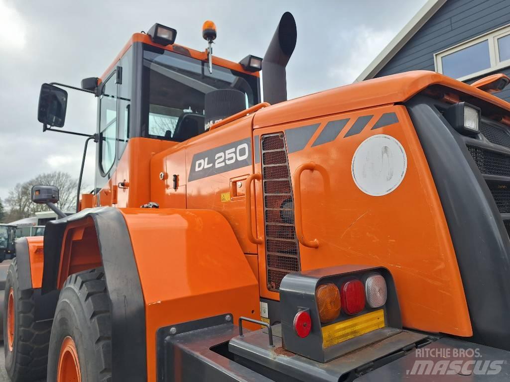 Doosan DL250 Carregadeiras de rodas