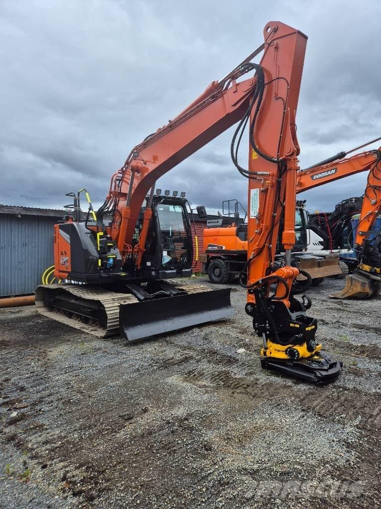 Hitachi ZX 135 US -7 Escavadeiras de esteiras
