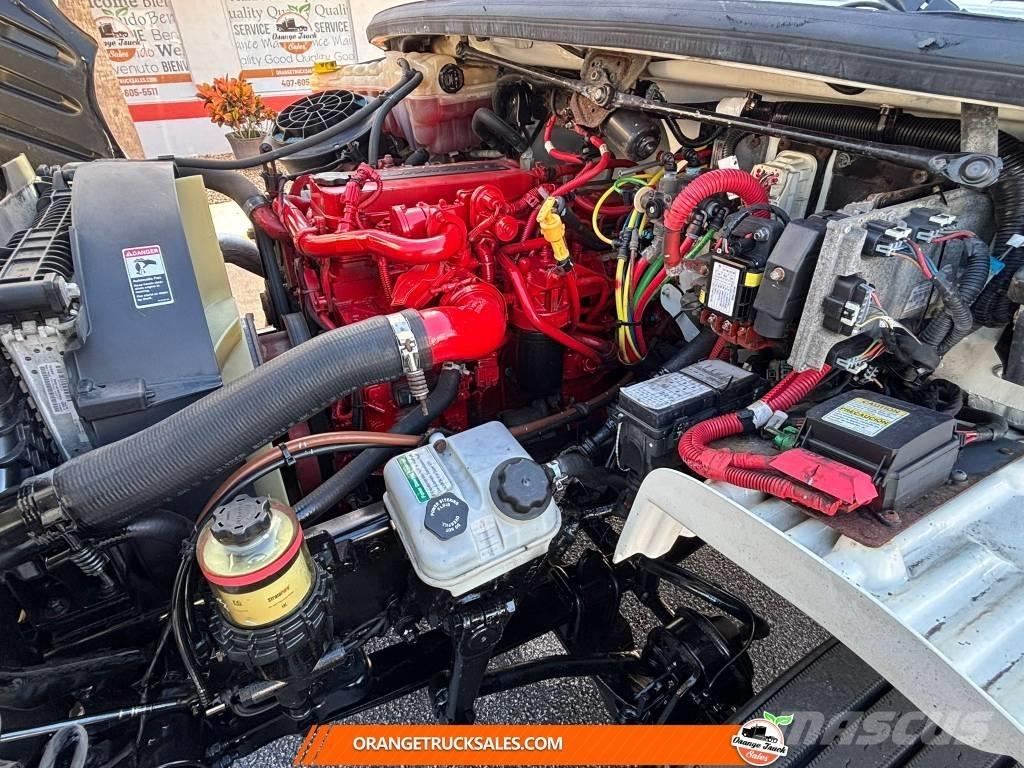 Freightliner M2 Caminhões de caixa fechada