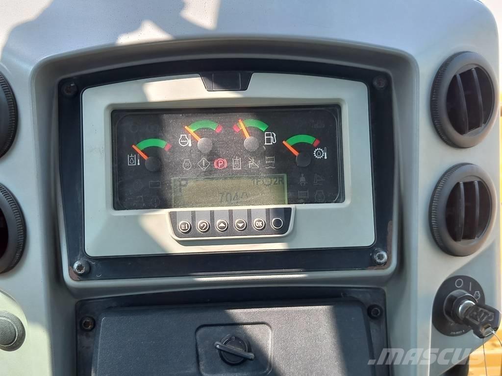 CAT D8T (Abu Dhabi) Dozers - Tratores rastos