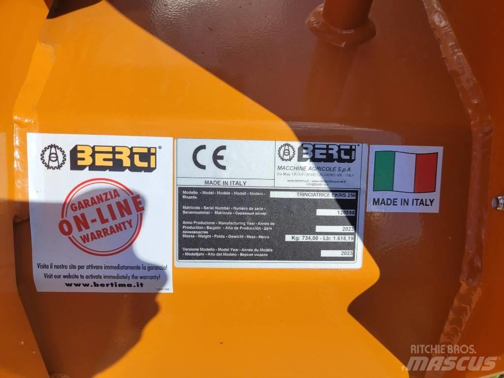 Berti Ekrs/s 250 Gadanheiras e cortadores de folhas para pastos