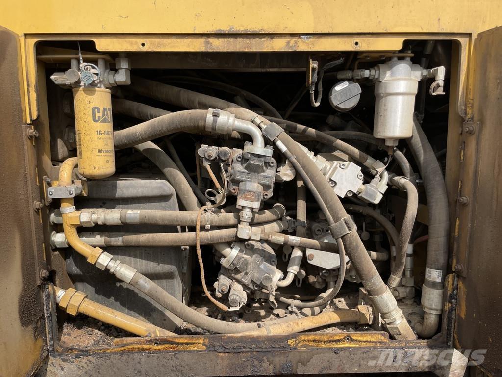 CAT AP555F Espalhadoras de asfalto