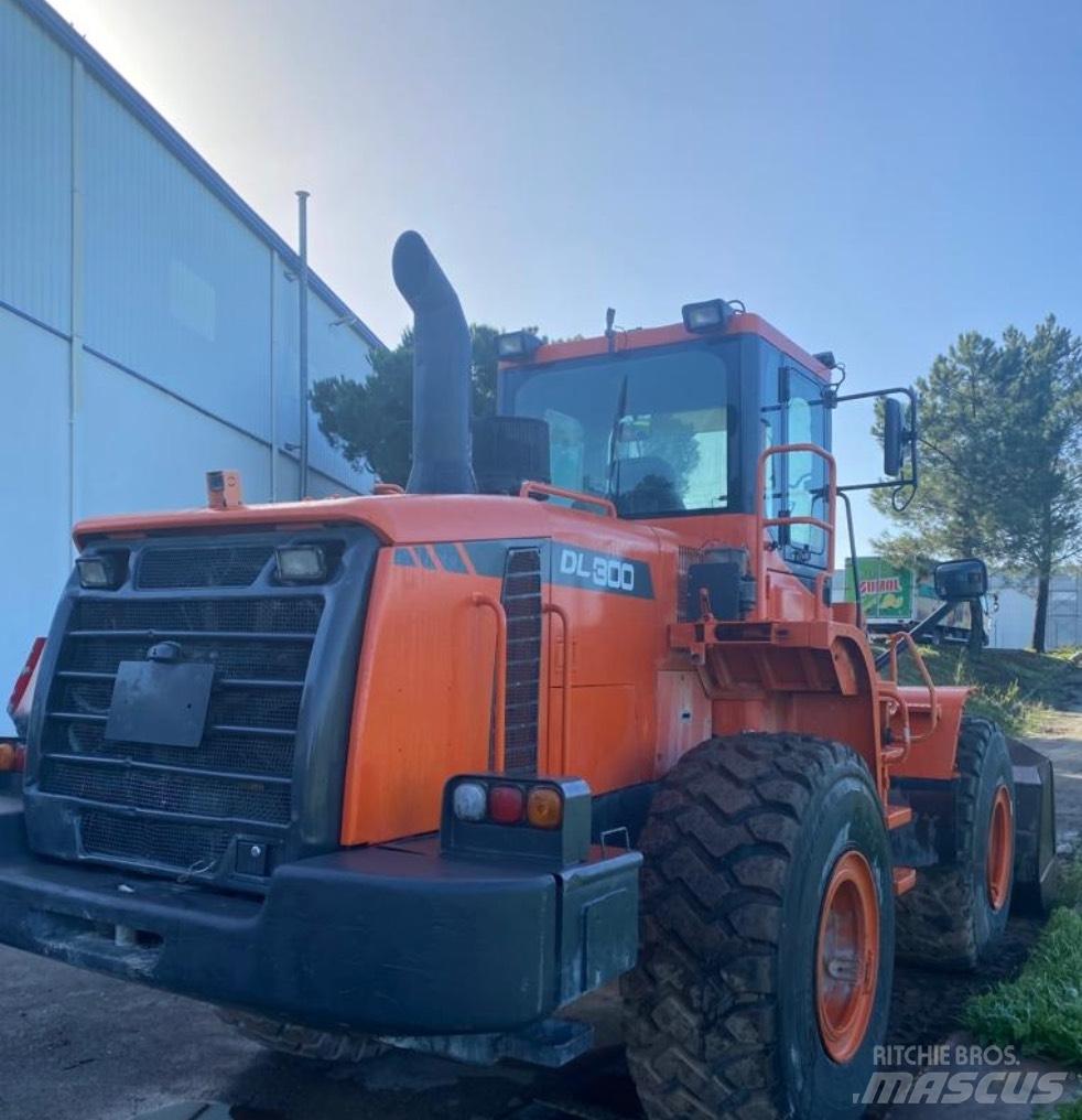 Doosan DL 300 Carregadeiras de rodas