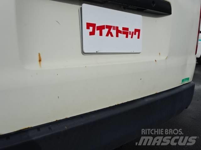 Toyota CBF-TRH223B Outros