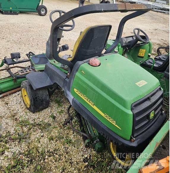 John Deere 2500 A Corta-Relvas Greens