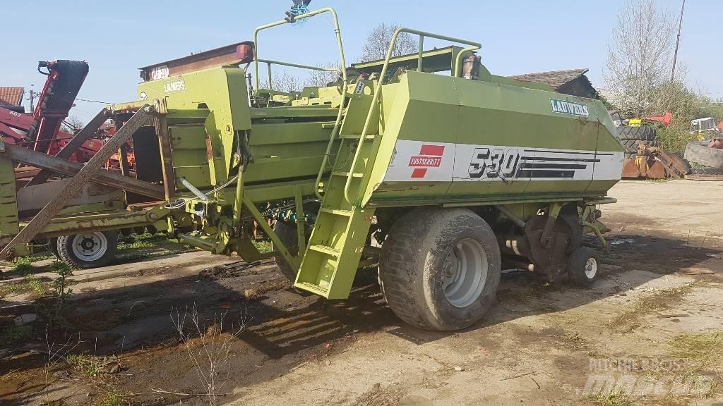 Fortschritt 530 Enfardadeira de fardos quadrados
