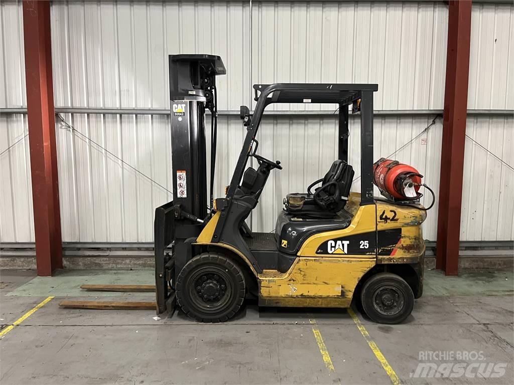 CAT GP25NT Empilhadores a gás