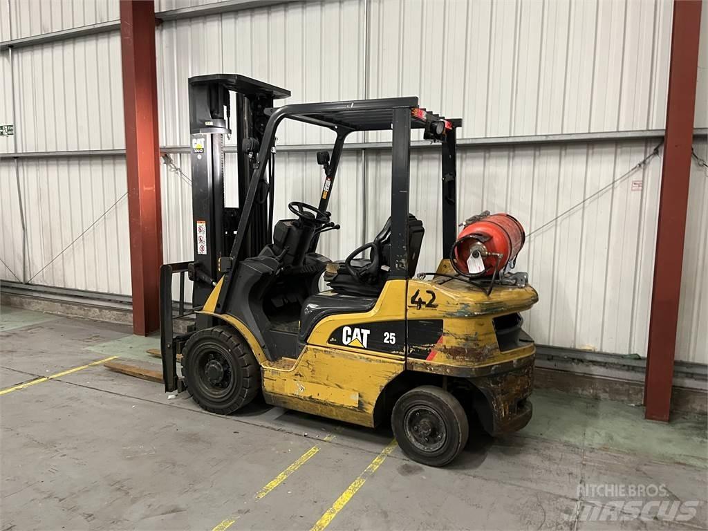 CAT GP25NT Empilhadores a gás