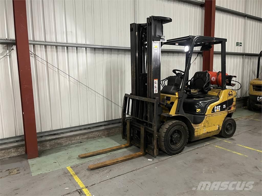 CAT GP25NT Empilhadores a gás