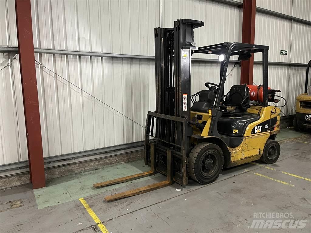 CAT GP25NT Empilhadores a gás