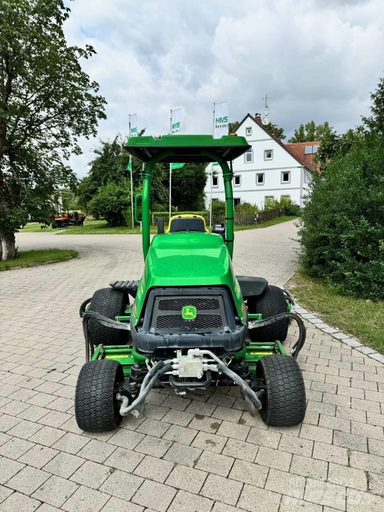John Deere 8700 A Corta-Relvas Fairway