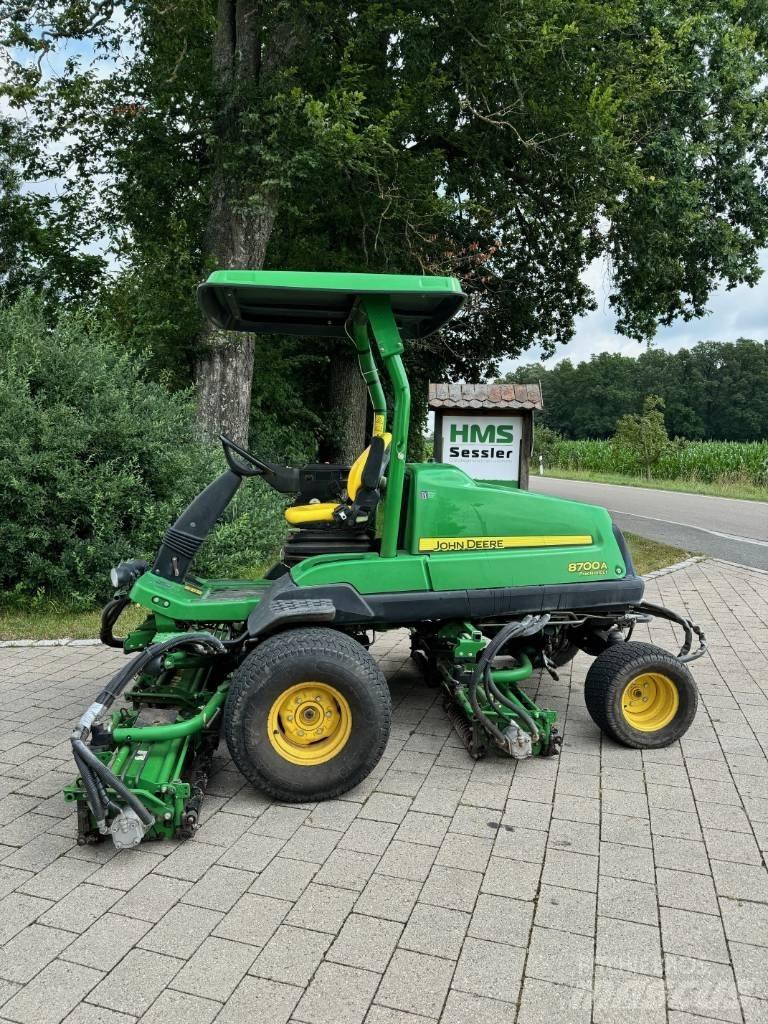 John Deere 8700 A Corta-Relvas Fairway