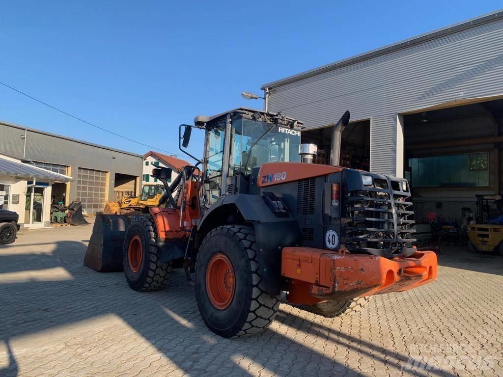 Hitachi ZW 180 Carregadeiras de rodas