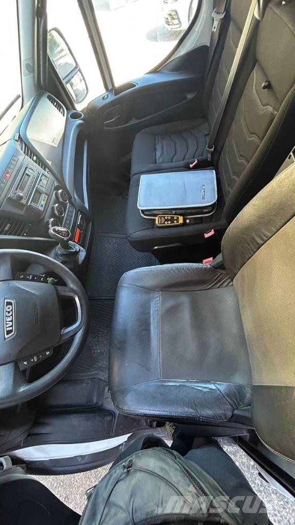 Iveco 70C 17 Carrinhas de caixa fechada