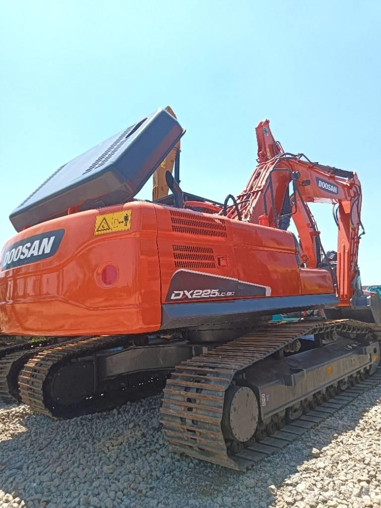 Doosan DX 225 Escavadeiras de esteiras