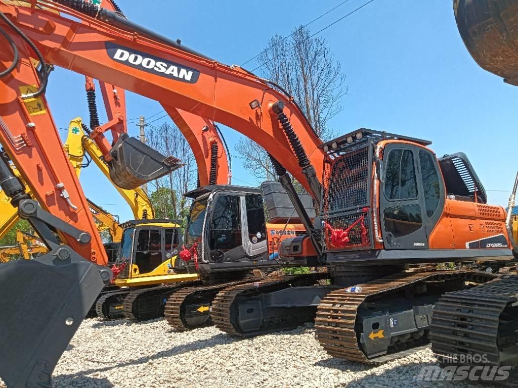 Doosan DX 225 Escavadeiras de esteiras