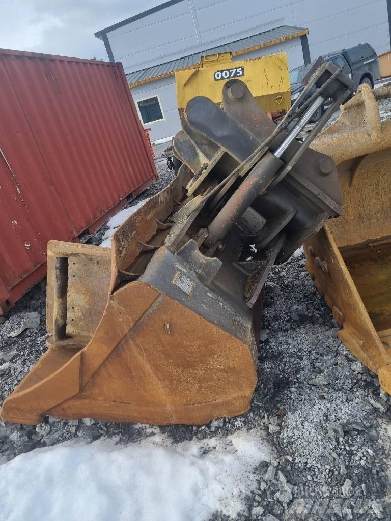 Komatsu HB 365 LC Escavadeiras de esteiras