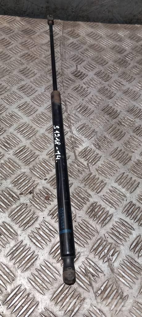 Scania R 440   2031872 Cabines e interior