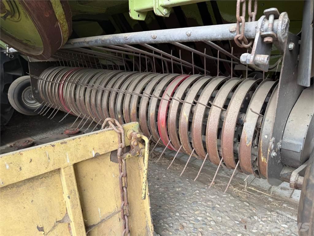 Fortschritt 550 Enfardadeira de fardos quadrados