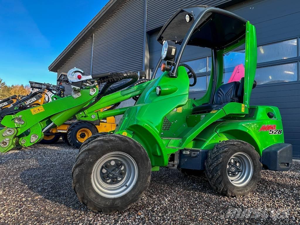 Avant 528 Carregadora multifunções