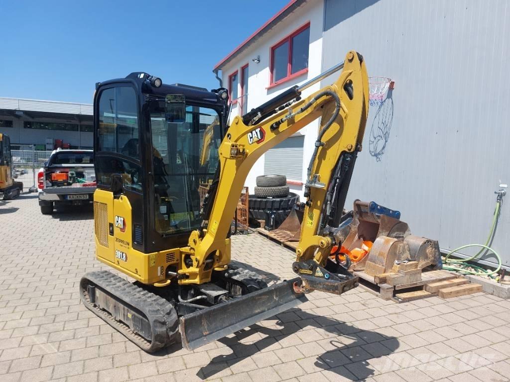 CAT 301.8 Miniescavadeiras