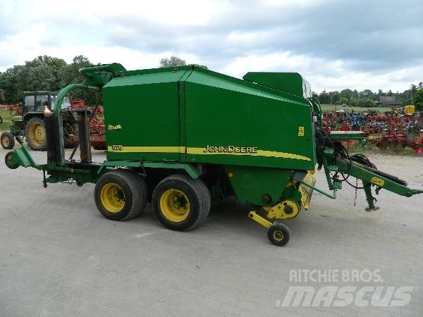 John Deere 678 Enfardadeira de rolos