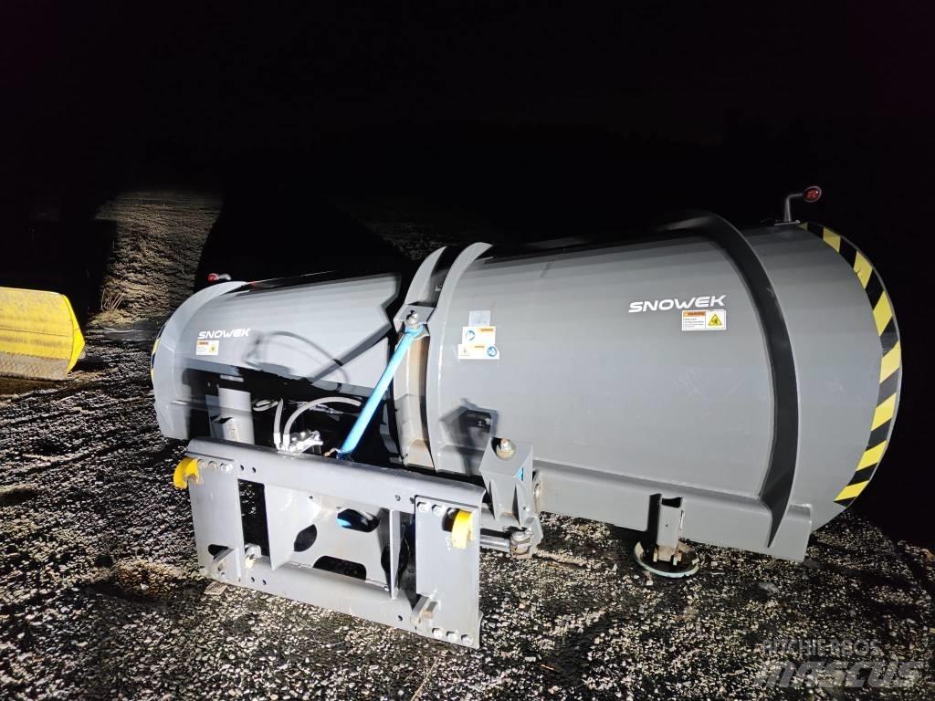 Snowek U320 alueaura Lâminas de neve e arados