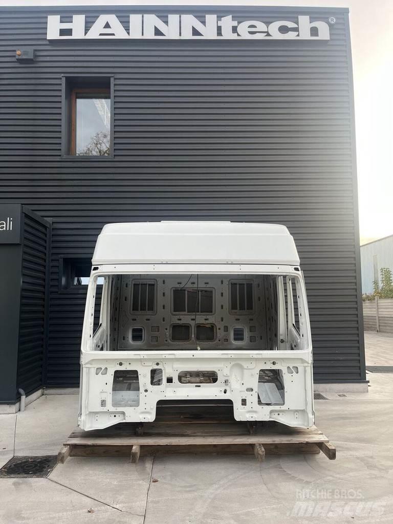 Iveco EUROSTAR Cabines e interior