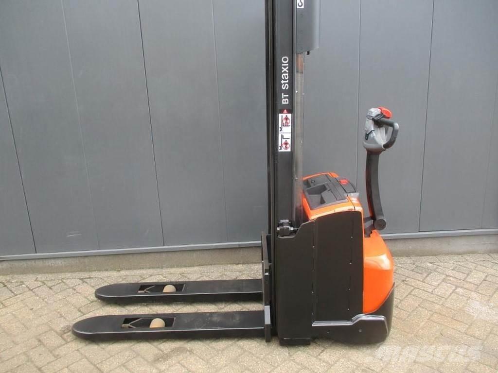 Toyota SWE 120 Empilhador para operador externo