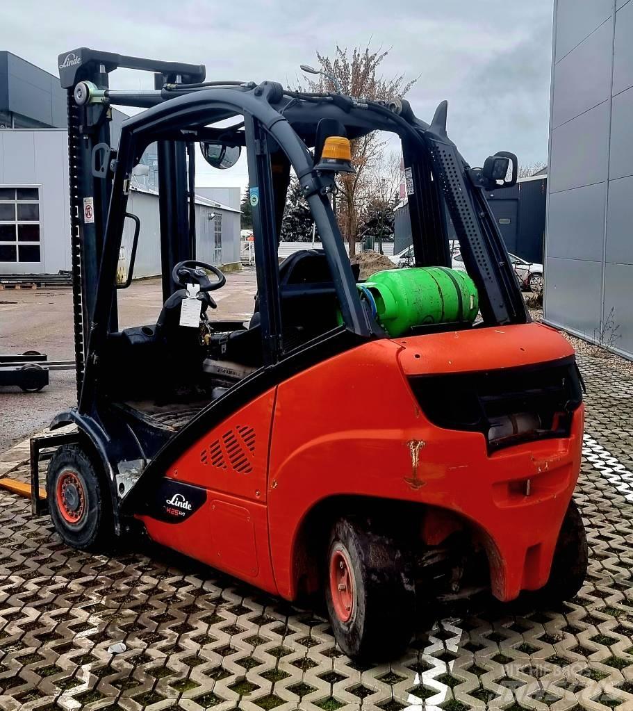 Linde H 25 T - 02 Empilhadores a gás