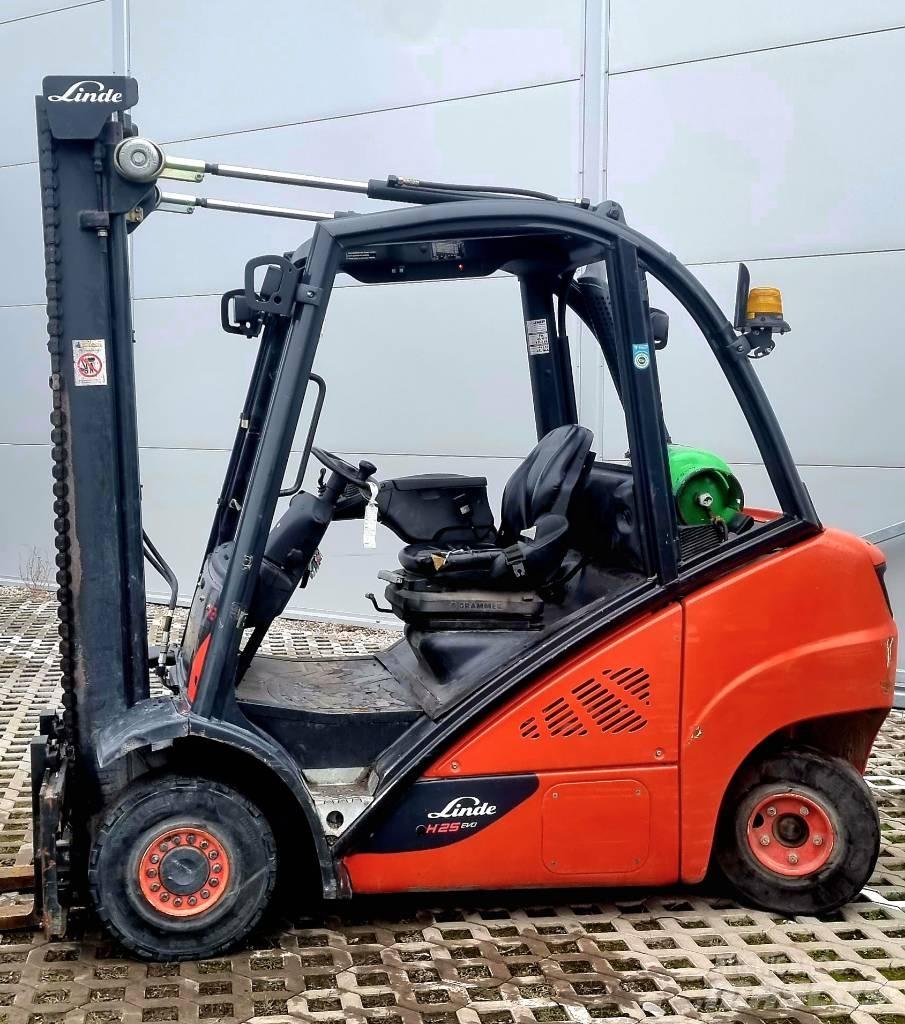 Linde H 25 T - 02 Empilhadores a gás