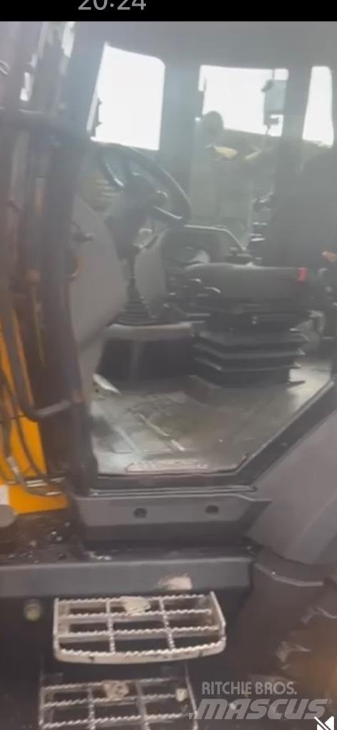 JCB 3CX Compact Retroescavadeiras