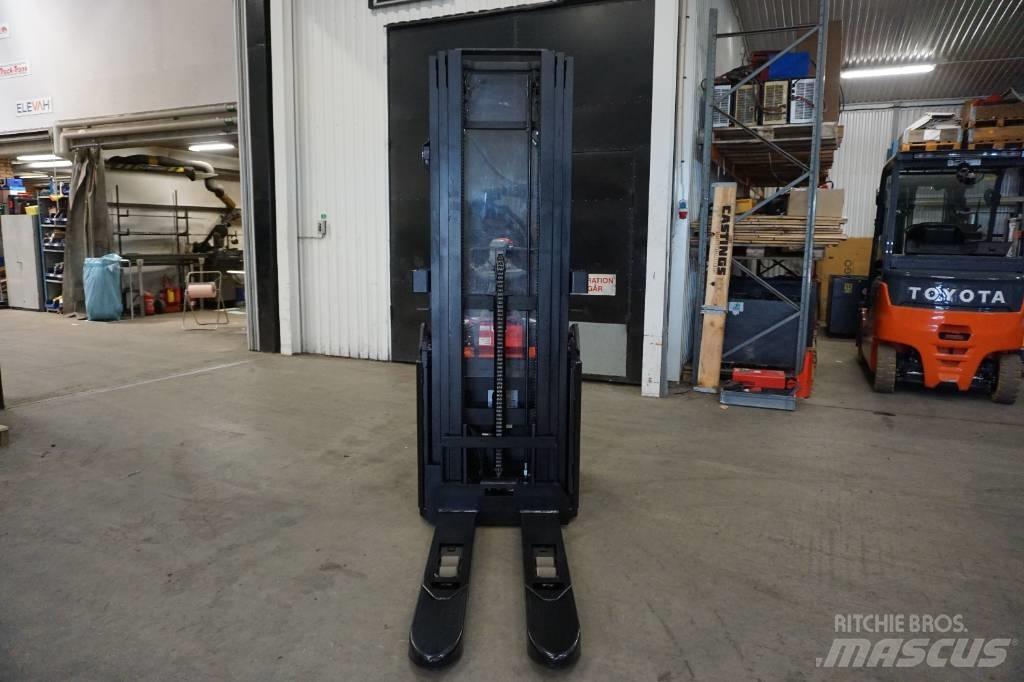 Toyota SPE120L Empilhador para operador externo
