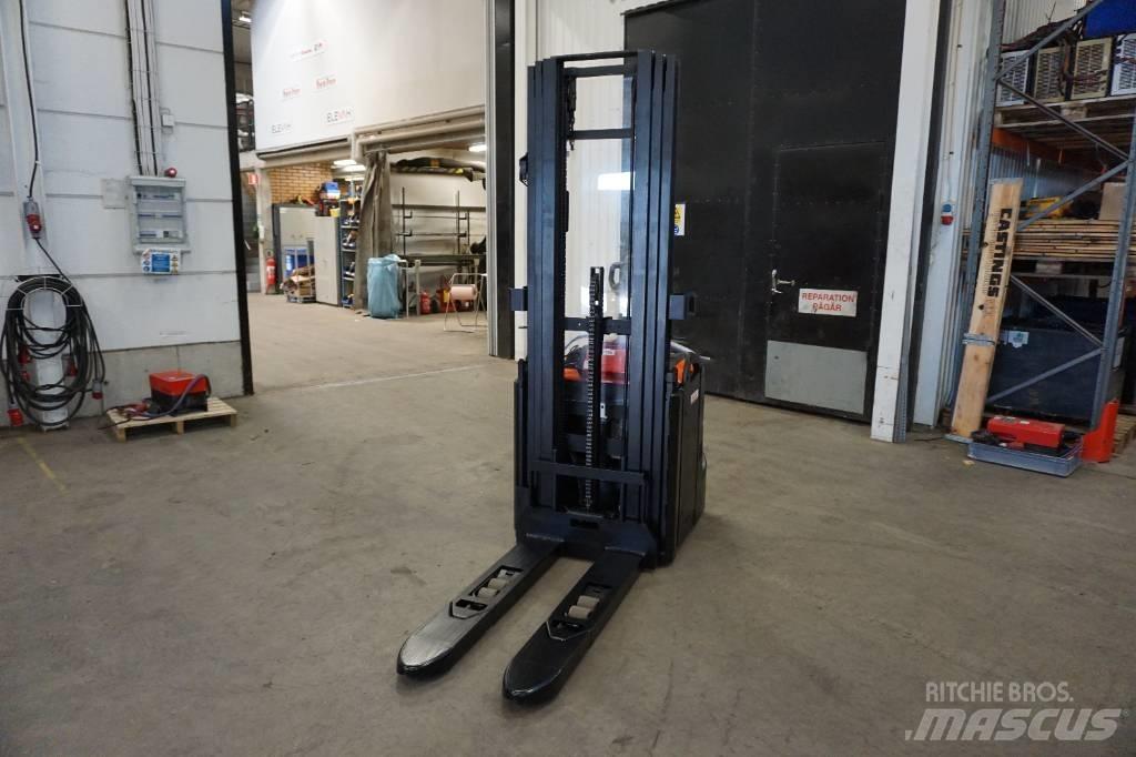 Toyota SPE120L Empilhador para operador externo