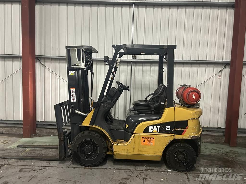 CAT GP25NT Empilhadores a gás