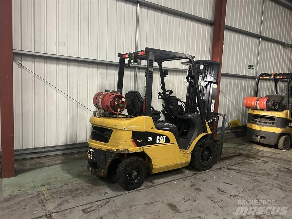CAT GP25NT Empilhadores a gás