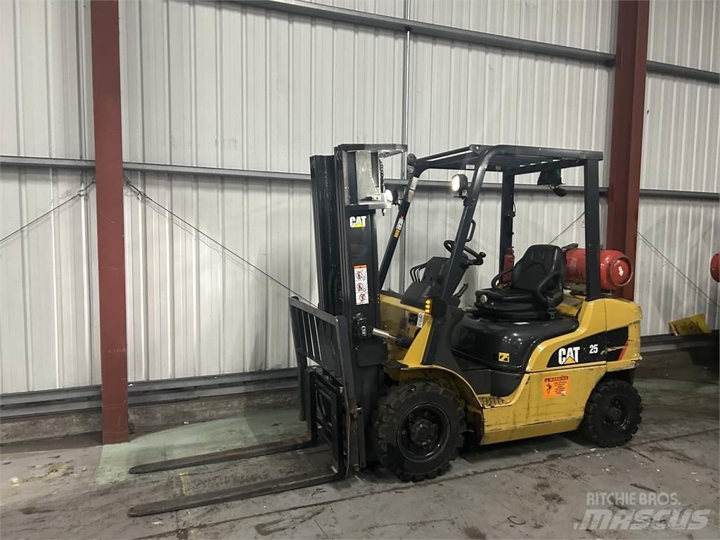 CAT GP25NT Empilhadores a gás