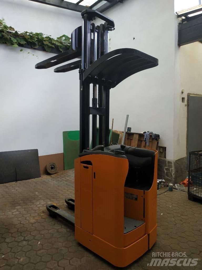 Still Aufsitzstapler Empilhadores eléctricos
