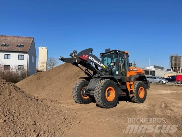 Doosan DL 220 Carregadeiras de rodas
