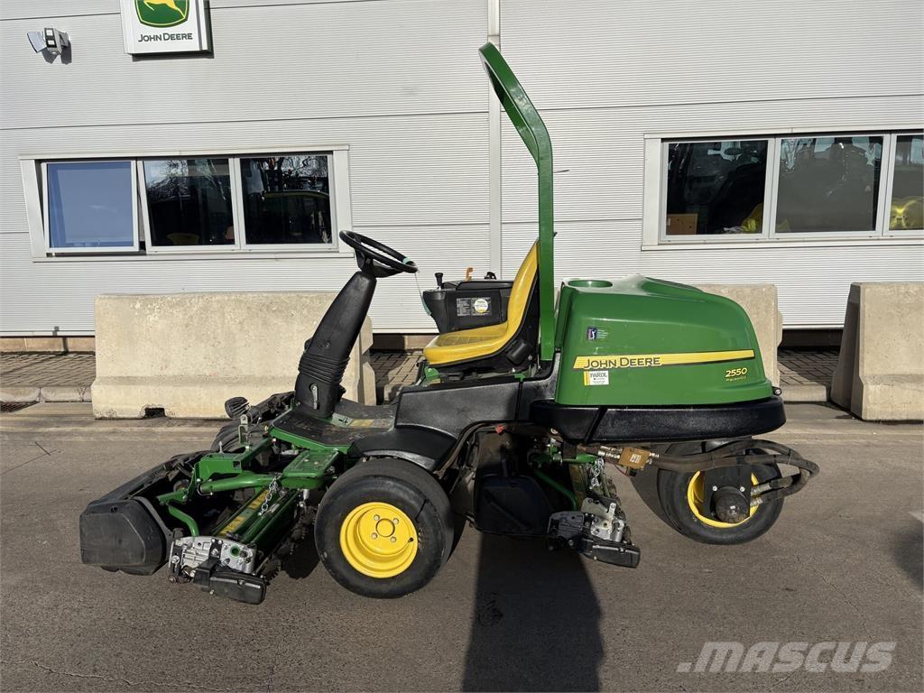 John Deere 2550 Corta-Relvas walk-behind