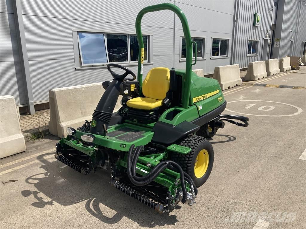 John Deere 7200A Corta-Relvas walk-behind