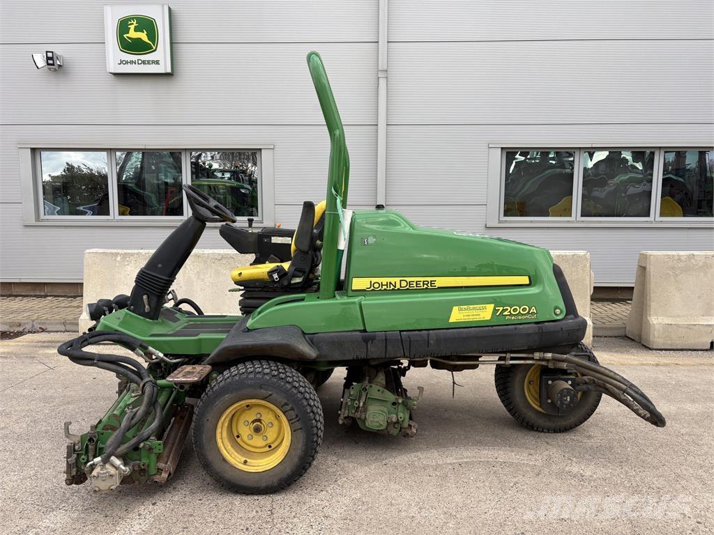 John Deere 7200A Corta-Relvas walk-behind