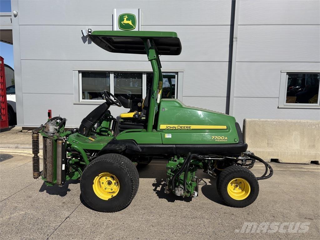 John Deere 7700A Corta-Relvas walk-behind