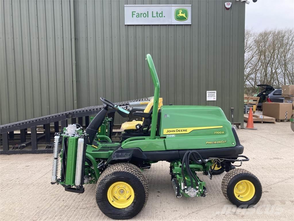 John Deere 7700A Corta-Relvas walk-behind