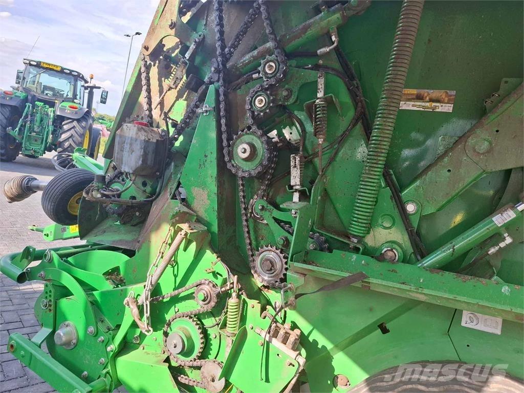 John Deere V451R Enfardadeira de fardos quadrados