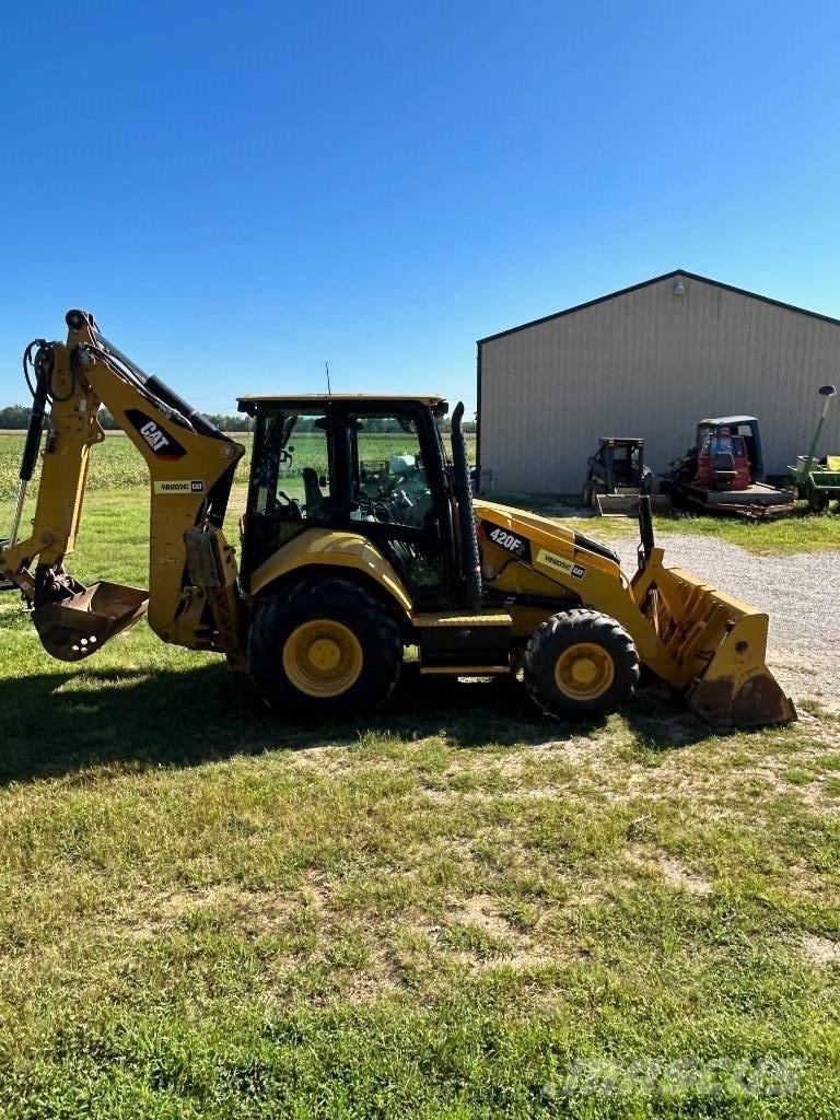 CAT 420 F2 ST Retroescavadeiras