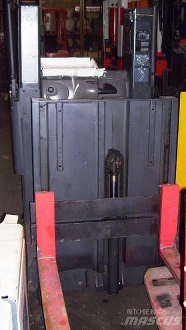 Raymond 212OPC Preparadoras de encomendas de baixa elevação