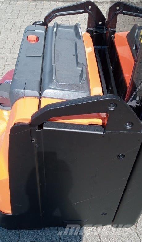 Toyota SWE160L Self propelled stackers